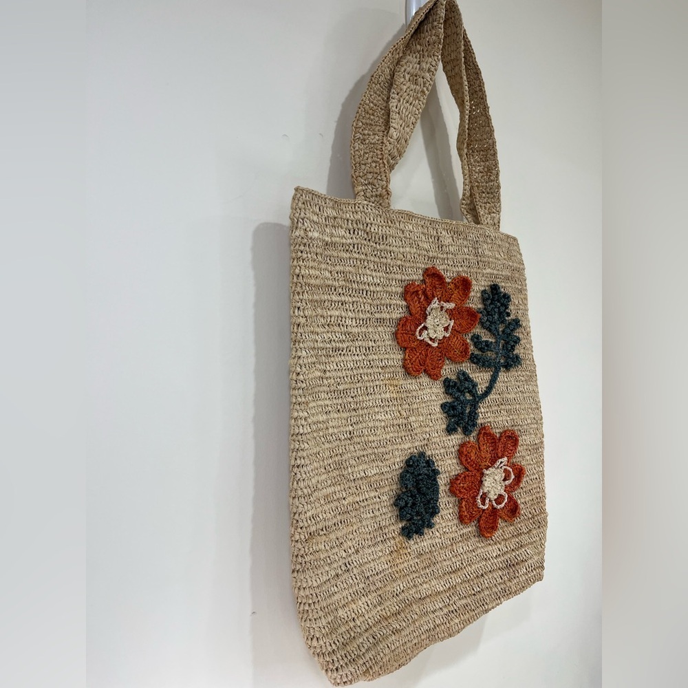 Raffia Crochet Oversized Summer Beach Tote Bag with Floral Design - Picture 3 of 11